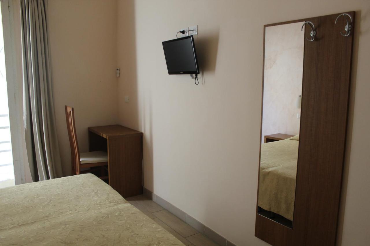Hotel Adria Nuova Римини Экстерьер фото