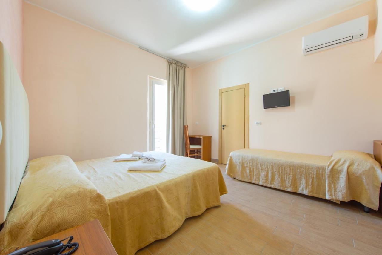 Hotel Adria Nuova Римини Экстерьер фото