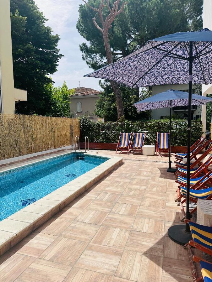 Hotel Adria Nuova Римини Экстерьер фото