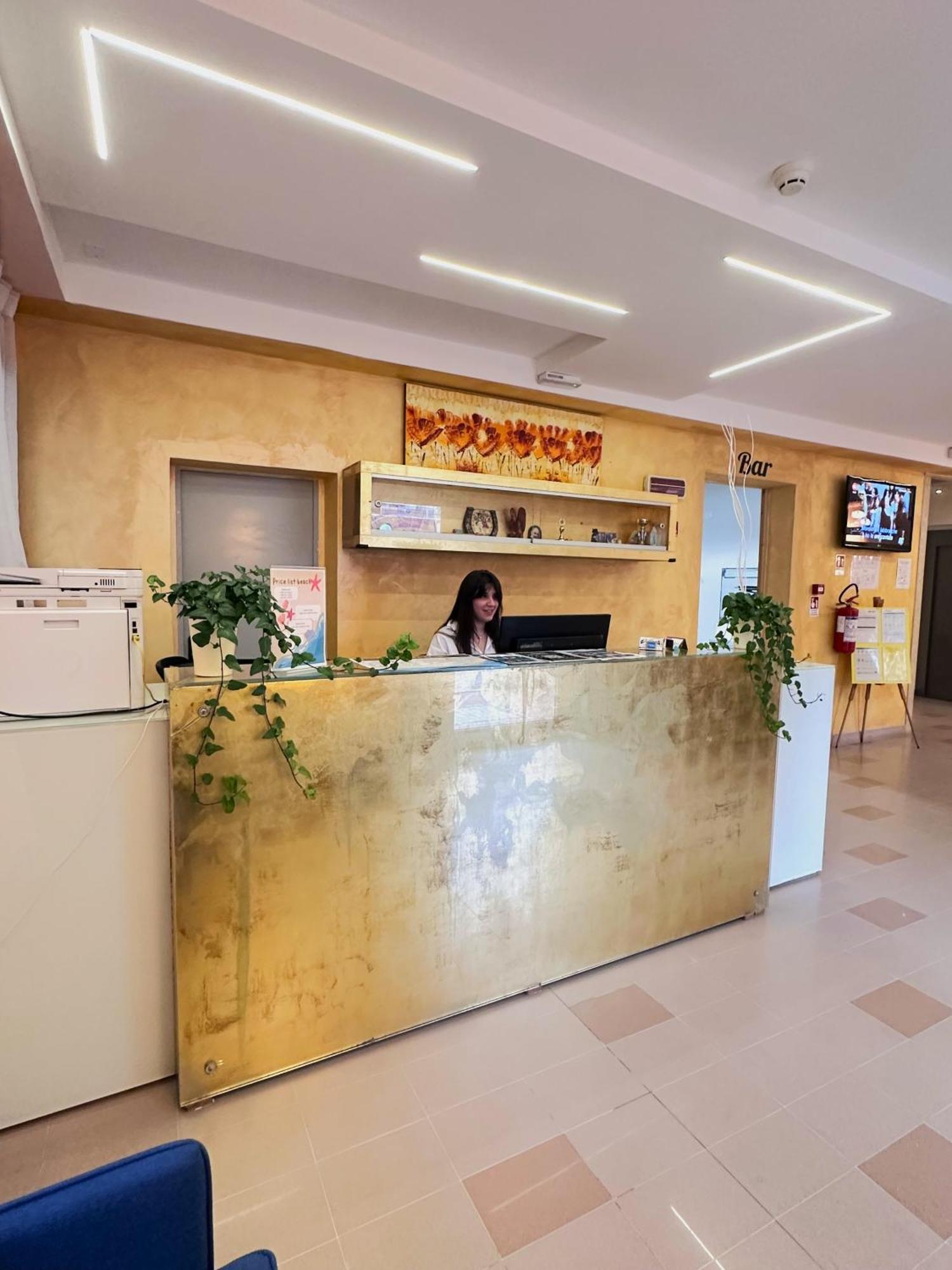Hotel Adria Nuova Римини Экстерьер фото